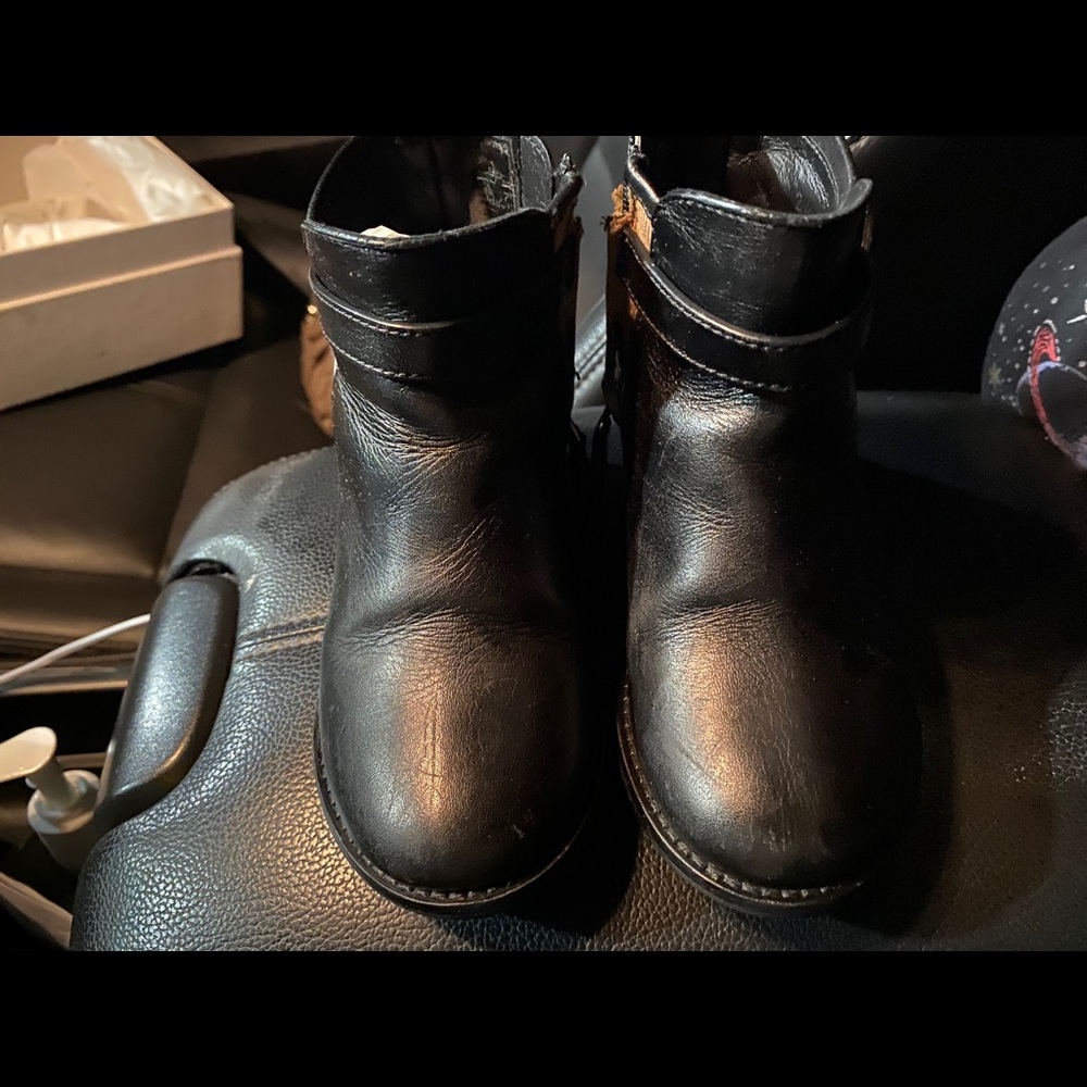 Children’s Burberry booties - Picture 2 of 7